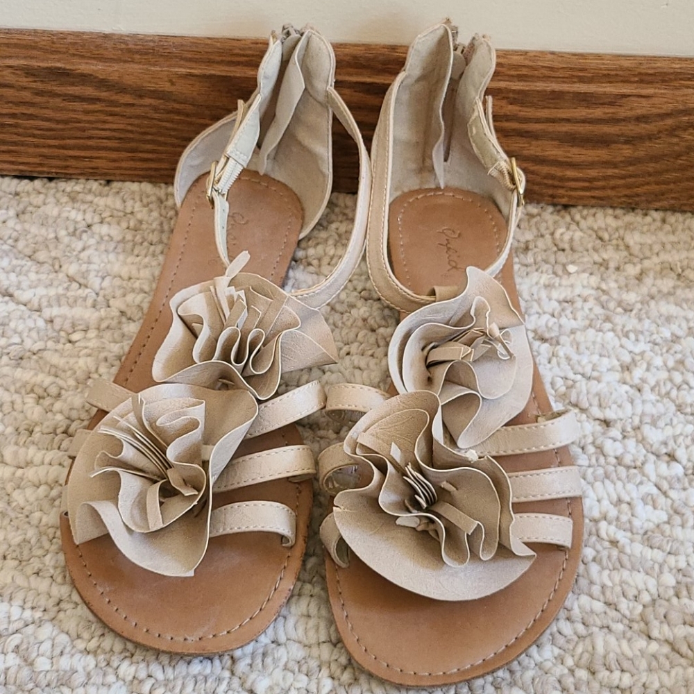 Qupid tan sandals